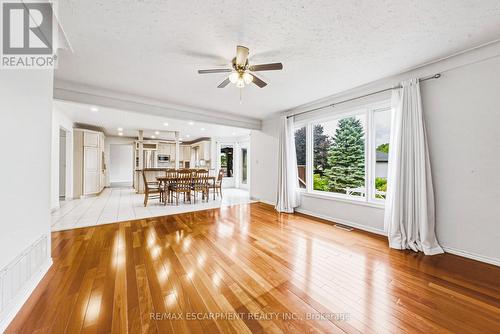 21 Moss Boulevard, Hamilton, ON - Indoor Photo Showing Living Room