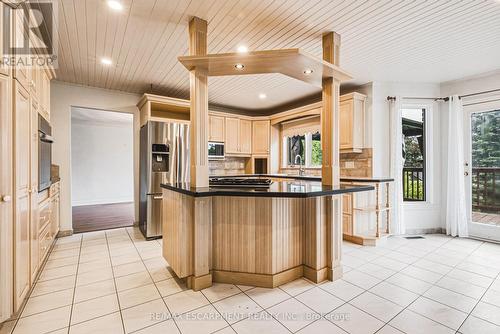 21 Moss Boulevard, Hamilton, ON - Indoor Photo Showing Kitchen