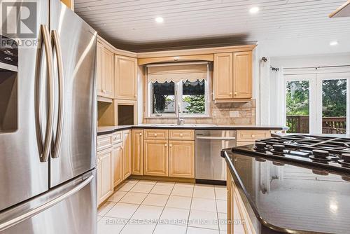 21 Moss Boulevard, Hamilton, ON - Indoor Photo Showing Kitchen