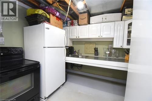 12 Mckeown Court, Caledonia, ON - Indoor Photo Showing Kitchen With Double Sink