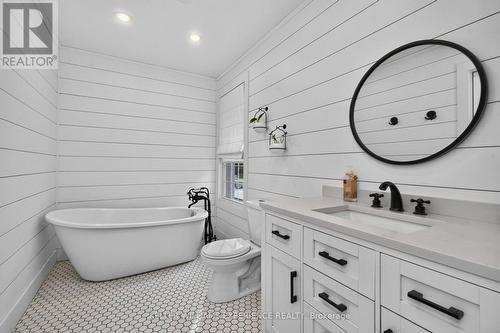 320 6 Concession E, Tiny, ON - Indoor Photo Showing Bathroom