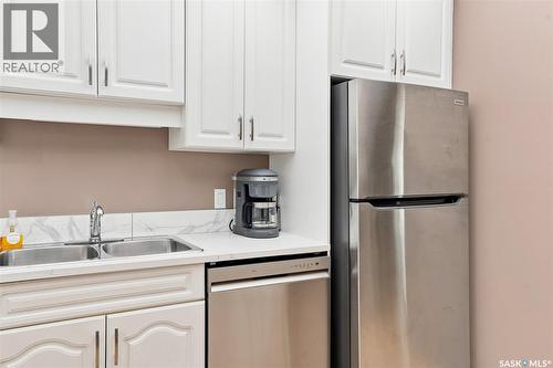 104 303 5Th Avenue N, Saskatoon, SK - Indoor Photo Showing Kitchen With Double Sink