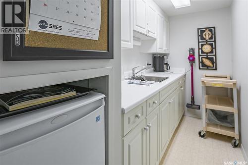 104 303 5Th Avenue N, Saskatoon, SK - Indoor Photo Showing Laundry Room