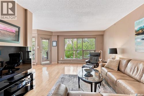 104 303 5Th Avenue N, Saskatoon, SK - Indoor Photo Showing Living Room