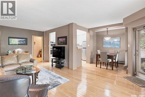 104 303 5Th Avenue N, Saskatoon, SK - Indoor Photo Showing Living Room