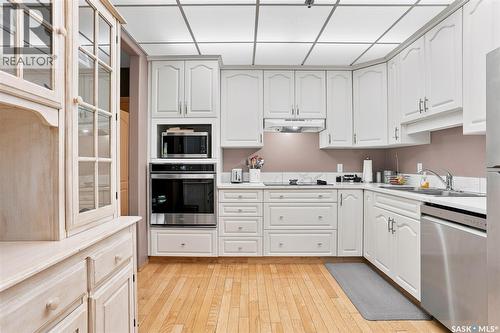 104 303 5Th Avenue N, Saskatoon, SK - Indoor Photo Showing Kitchen