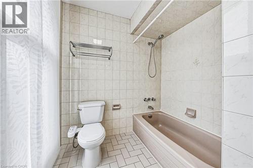 21 Moss Boulevard, Dundas, ON - Indoor Photo Showing Bathroom