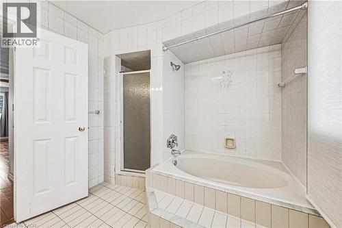 21 Moss Boulevard, Dundas, ON - Indoor Photo Showing Bathroom