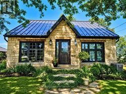 665 RIDGE ROAD  Hamilton, ON L8J 2Y2