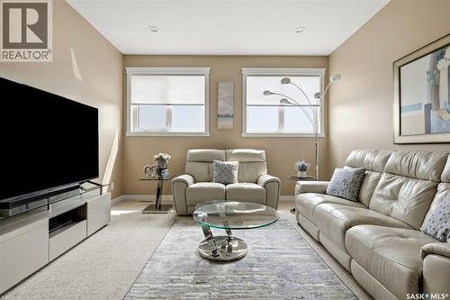 4665 Skinner Crescent, Regina, SK - Indoor Photo Showing Living Room