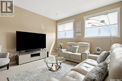 4665 Skinner Crescent, Regina, SK - Indoor Photo Showing Living Room