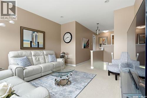 4665 Skinner Crescent, Regina, SK - Indoor Photo Showing Living Room