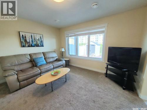 4665 Skinner Crescent, Regina, SK - Indoor Photo Showing Living Room