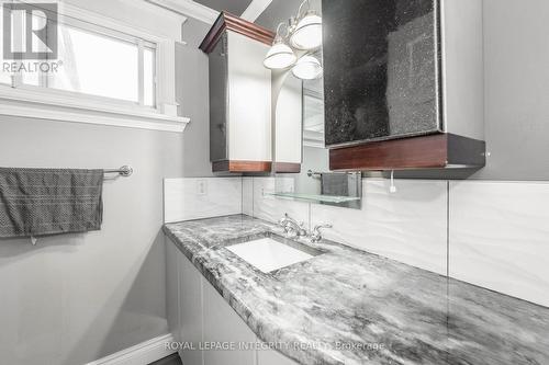 95 Mcclellan Road, Ottawa, ON - Indoor Photo Showing Bathroom