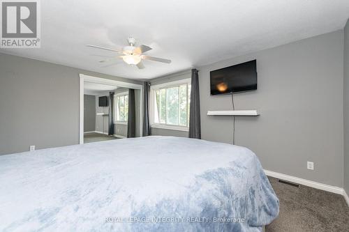 95 Mcclellan Road, Ottawa, ON - Indoor Photo Showing Bedroom