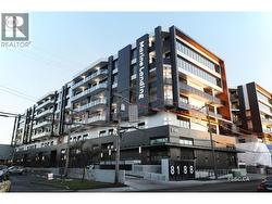 8188 MANITOBA STREET Vancouver, BC V5X 4L8