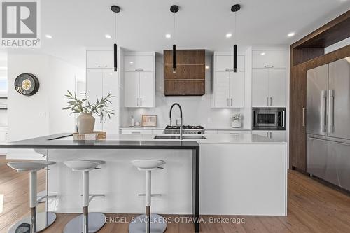 736 Sherbourne Road, Ottawa, ON - Indoor Photo Showing Kitchen With Upgraded Kitchen