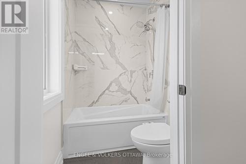 736 Sherbourne Road, Ottawa, ON - Indoor Photo Showing Bathroom