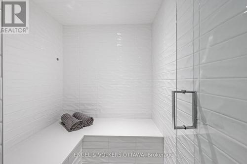 736 Sherbourne Road, Ottawa, ON - Indoor Photo Showing Bathroom
