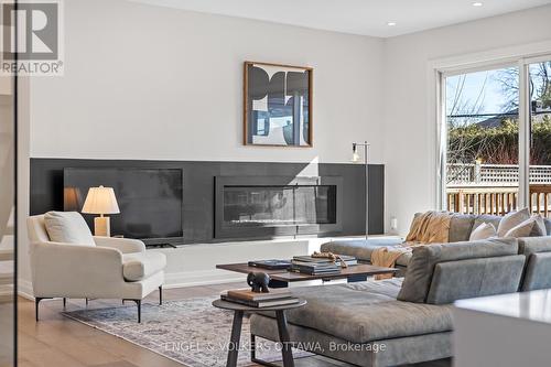 736 Sherbourne Road, Ottawa, ON - Indoor Photo Showing Living Room