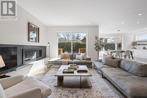 736 Sherbourne Road, Ottawa, ON - Indoor Photo Showing Living Room With Fireplace