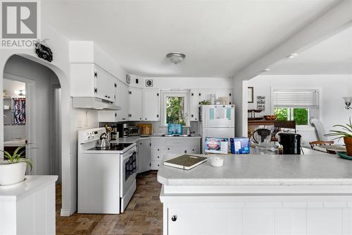 1750 Queen St E, Sault Ste. Marie, ON - Indoor Photo Showing Kitchen