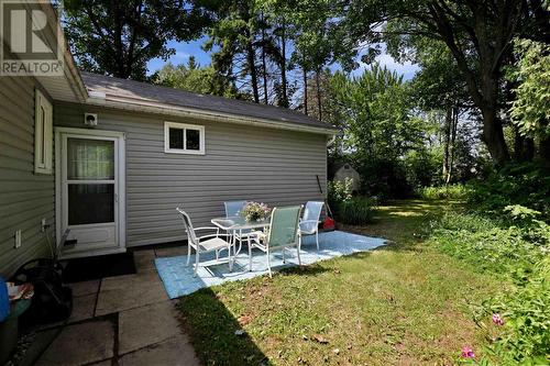 1750 Queen St E, Sault Ste. Marie, ON - Outdoor