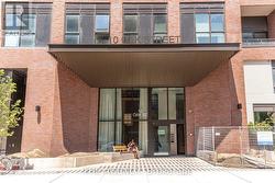 2003 - 10 OAK STREET Toronto, ON M5A 0Z1