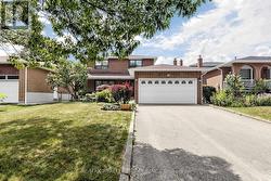 25 MALCOLM CRESCENT Brampton, ON L6S 3C7