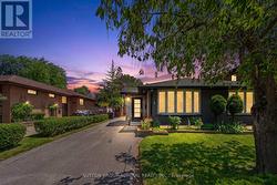 MAIN - 3 HARTLAND ROAD Toronto, ON M9C 4S9