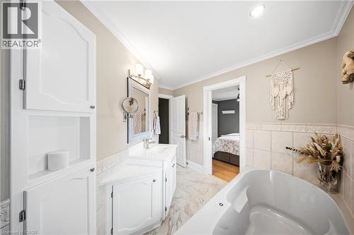 750 Vine Street, Cambridge, ON - Indoor Photo Showing Bathroom