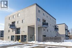 2001 BONNYMEDE Drive Unit# 119  Mississauga, ON L5J 4H8