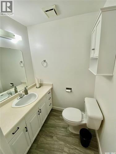 837 Prospect Avenue, Oxbow, SK - Indoor Photo Showing Bathroom