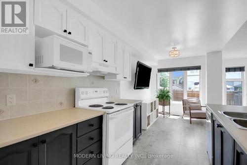 Kitchen - 109 Deercroft Avenue, Ottawa, ON - Indoor Photo Showing Kitchen With Double Sink
