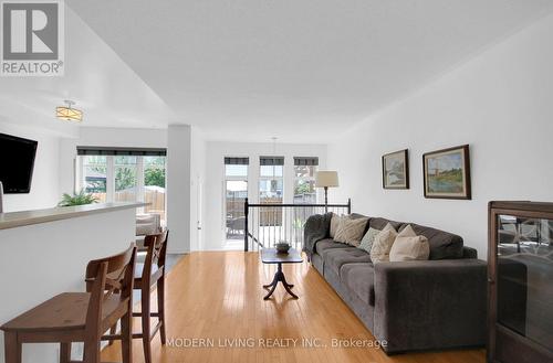 Living Room - 109 Deercroft Avenue, Ottawa, ON - Indoor Photo Showing Living Room
