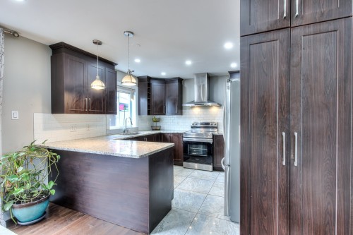 Kitchen - 563 Rue Jetté, Laval (Sainte-Dorothée), QC - Indoor Photo Showing Kitchen With Upgraded Kitchen