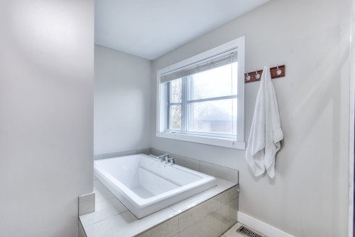Bathroom - 563 Rue Jetté, Laval (Sainte-Dorothée), QC - Indoor Photo Showing Bathroom