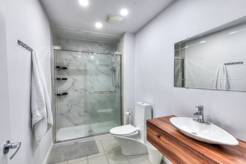 Bathroom - 563 Rue Jetté, Laval (Sainte-Dorothée), QC - Indoor Photo Showing Bathroom