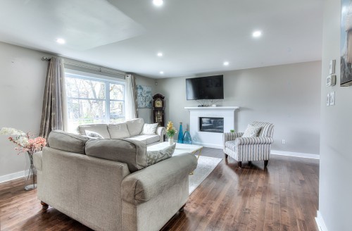 Living Room - 563 Rue Jetté, Laval (Sainte-Dorothée), QC - Indoor Photo Showing Living Room With Fireplace