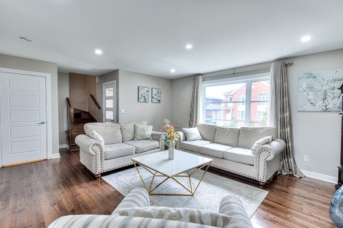 Living Room - 563 Rue Jetté, Laval (Sainte-Dorothée), QC - Indoor Photo Showing Living Room