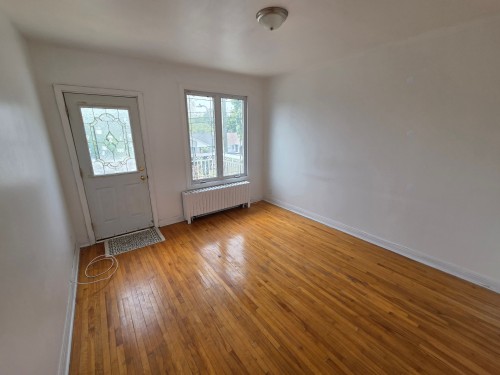 Salon - 1317 Rue Champigny, Montréal (Saint-Laurent), QC - Indoor Photo Showing Other Room