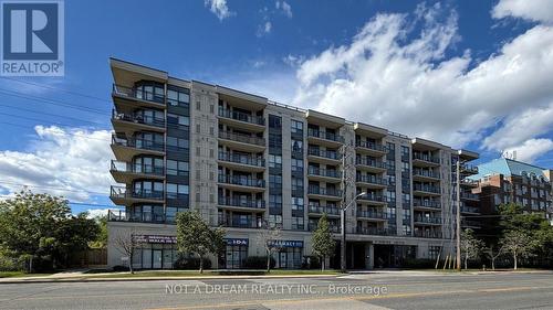 416 - 872 SHEPPARD AVENUE W  Toronto, ON M3H 5V5