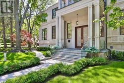 27 PENWOOD CRESCENT Toronto, ON M3B 3B1