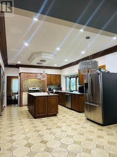 12 Keily Crescent E, Caledon, ON - Indoor Photo Showing Kitchen