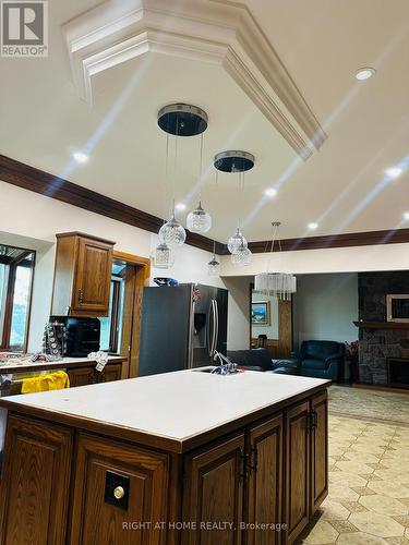 12 Keily Crescent E, Caledon, ON - Indoor Photo Showing Kitchen