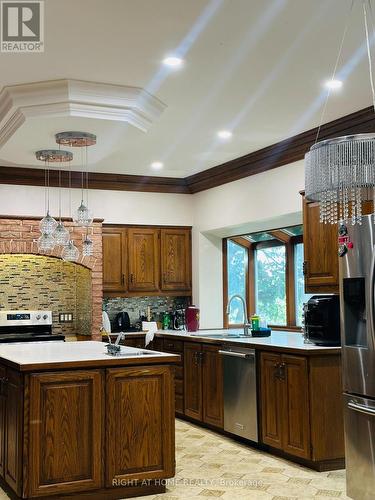 12 Keily Crescent E, Caledon, ON - Indoor Photo Showing Kitchen