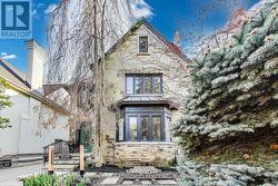 202 FOREST HILL ROAD Toronto, ON M5P 2N4