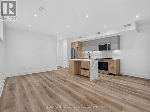UNIT 5 - 28 NORCROSS ROAD , Toronto, Ontario M3H 2R4 2