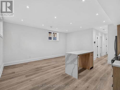 UNIT 5 - 28 NORCROSS ROAD , Toronto, Ontario M3H 2R4 5