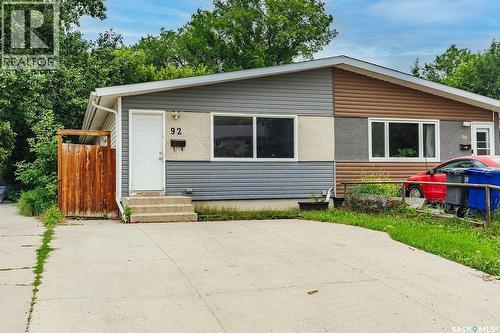 92 Davidson CRESCENT  Saskatoon, SK S7L 4A1